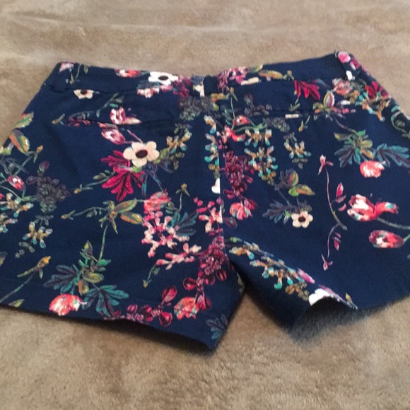 Flowered shorts - Picture 6 of 7